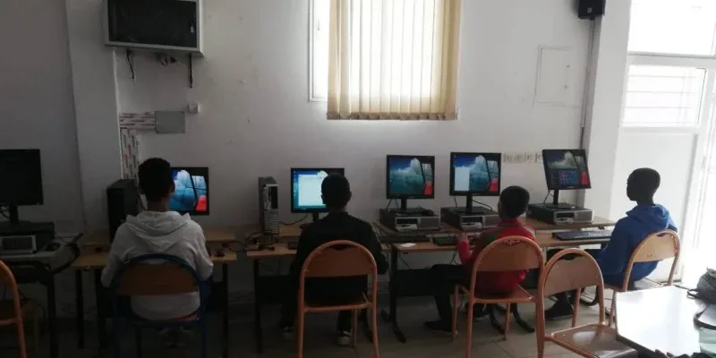 قاعة متعددة الوسائط